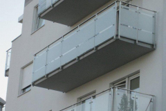 Folia matowa na balkon z zewnątrz