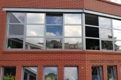 Oklejanie szyb folią przeciwsłoneczną Poznań