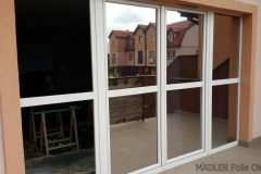 Folia przeciwsłoneczna Silver 80  XT w trakcie montażu