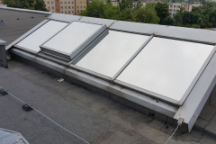 Szklany świetlik dachowy z folią przeciwsłoneczną Silver 80 XT